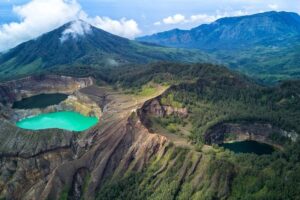 Kisah Mistis Burung Garugiwa Danau Kelimutu