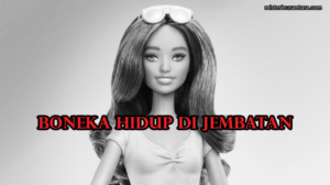 Boneka Hidup di Jembatan