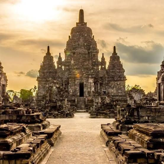 Candi Prambanan: Sejarah Agung dan Legenda Mistis Roro Jonggrang